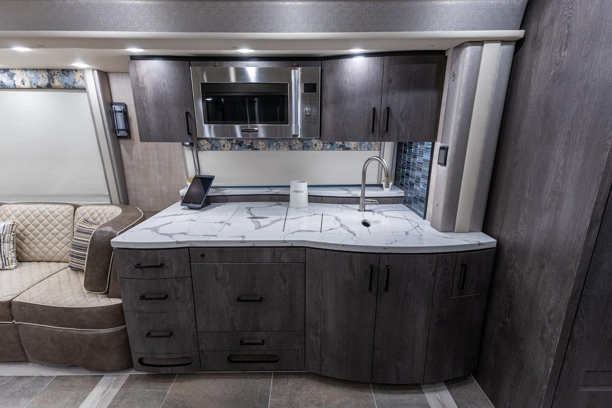 2024 FORETRAVEL REALM - PRESIDENTIAL SERIES LVMS gallery image-19