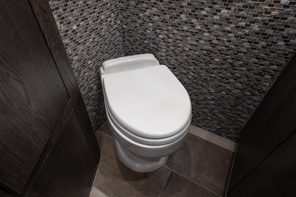 2024 FORETRAVEL REALM - PRESIDENTIAL SERIES LVMS gallery image-23