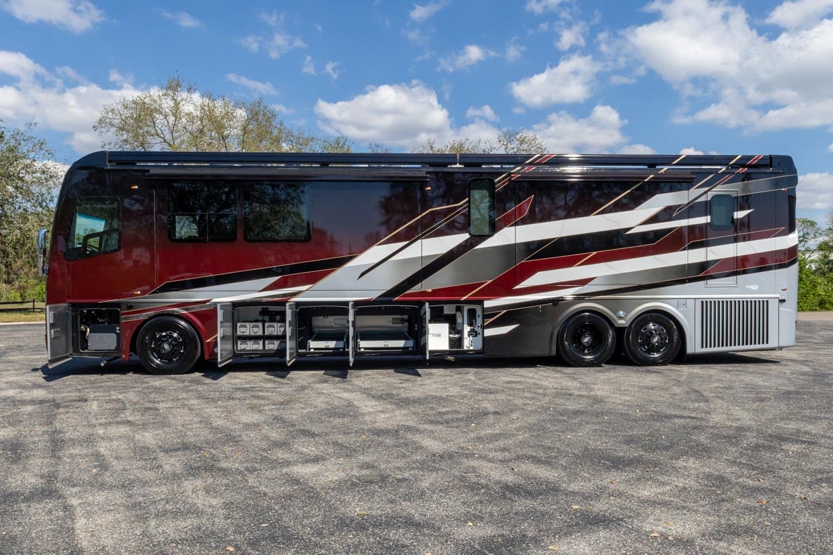 2024 FORETRAVEL REALM - PRESIDENTIAL SERIES LVMS gallery image-35