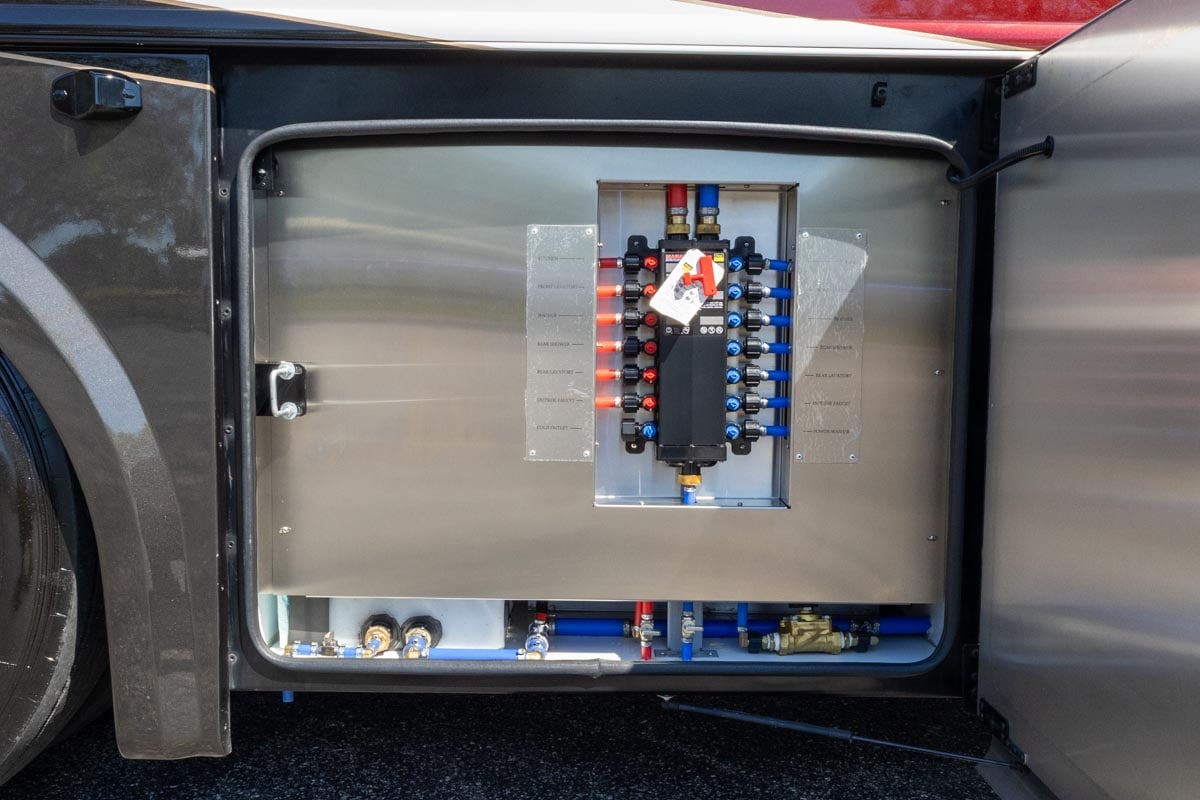 2024 FORETRAVEL REALM - PRESIDENTIAL SERIES LVMS gallery image-36