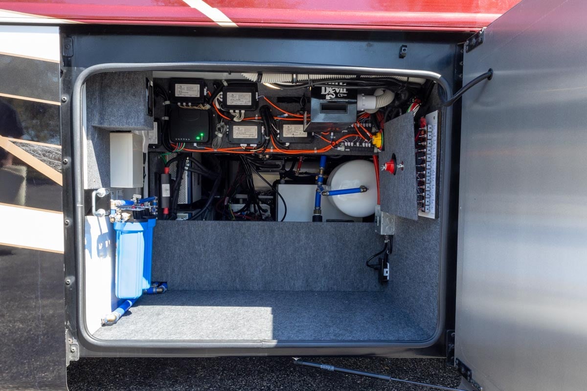 2024 FORETRAVEL REALM - PRESIDENTIAL SERIES LVMS gallery image-37