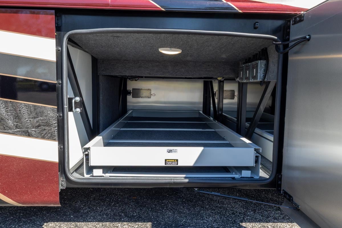 2024 FORETRAVEL REALM - PRESIDENTIAL SERIES LVMS gallery image-38