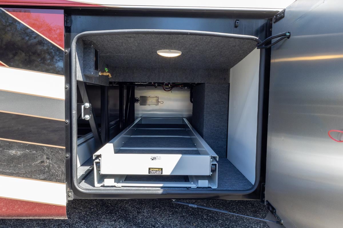 2024 FORETRAVEL REALM - PRESIDENTIAL SERIES LVMS gallery image-39