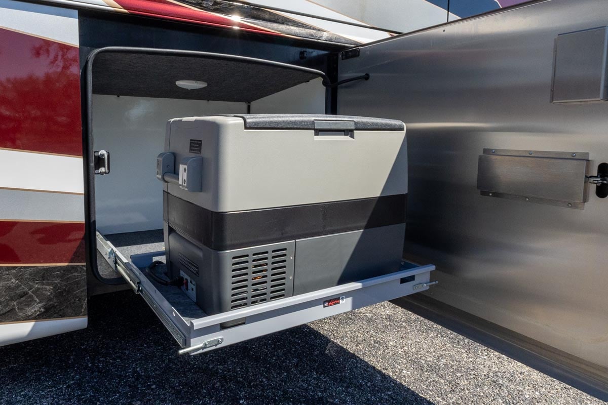 2024 FORETRAVEL REALM - PRESIDENTIAL SERIES LVMS gallery image-40