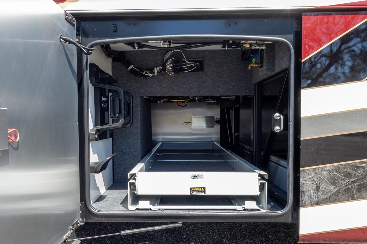 2024 FORETRAVEL REALM - PRESIDENTIAL SERIES LVMS gallery image-44