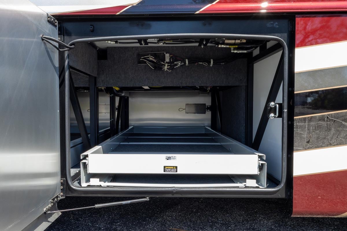 2024 FORETRAVEL REALM - PRESIDENTIAL SERIES LVMS gallery image-45