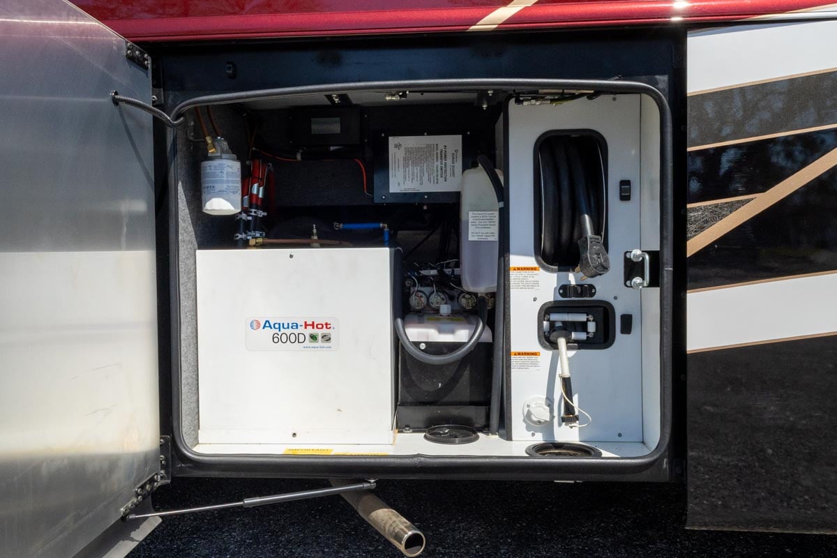 2024 FORETRAVEL REALM - PRESIDENTIAL SERIES LVMS gallery image-46