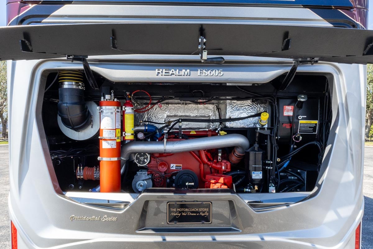 2024 FORETRAVEL REALM - PRESIDENTIAL SERIES LVMS gallery image-48