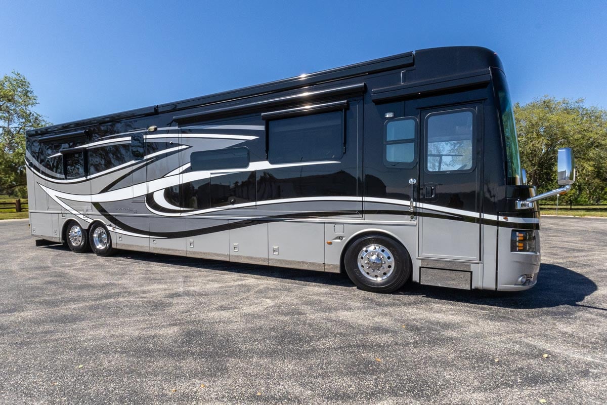 2019 NEWMAR MOUNTAIN AIRE 4550 gallery image-2