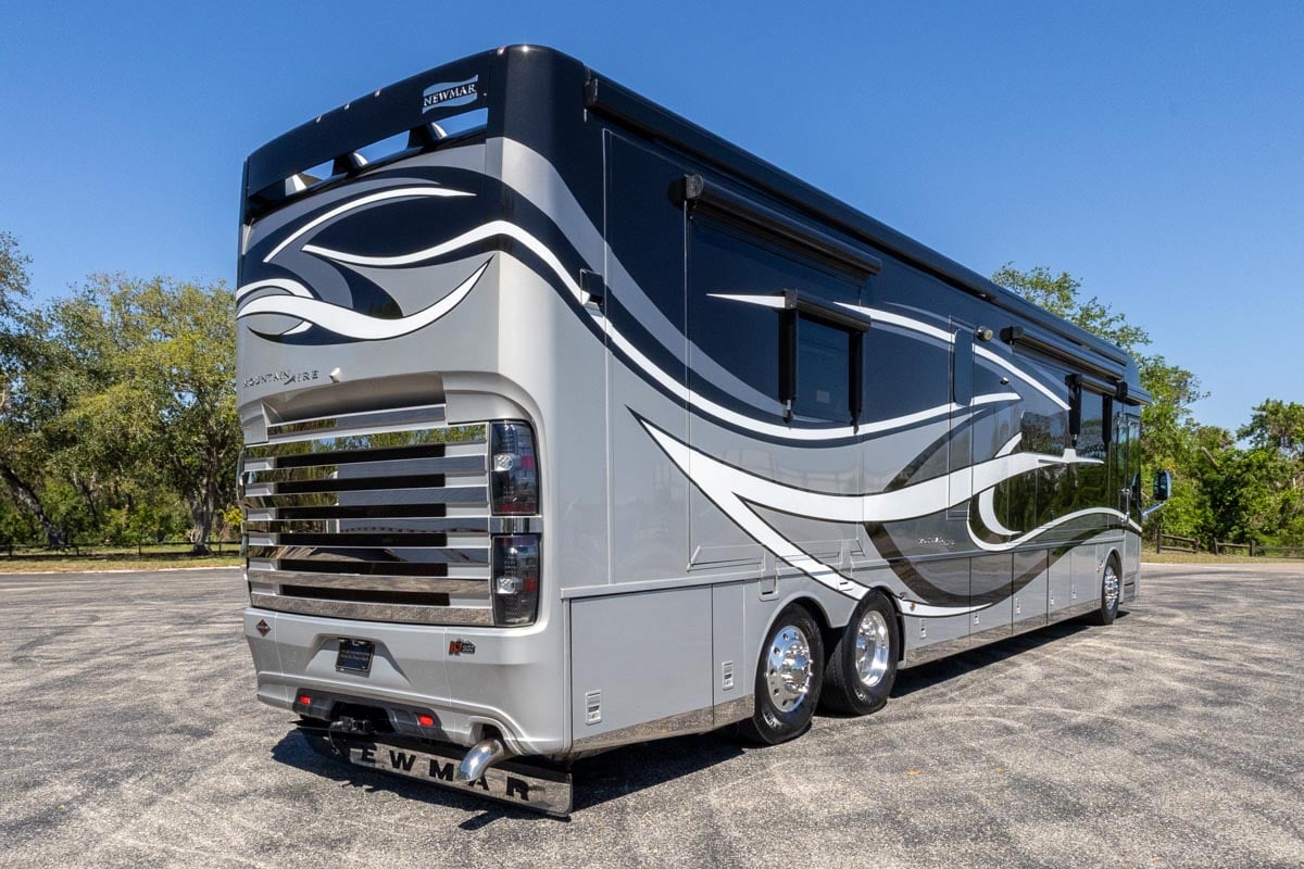 2019 NEWMAR MOUNTAIN AIRE 4550 gallery image-5