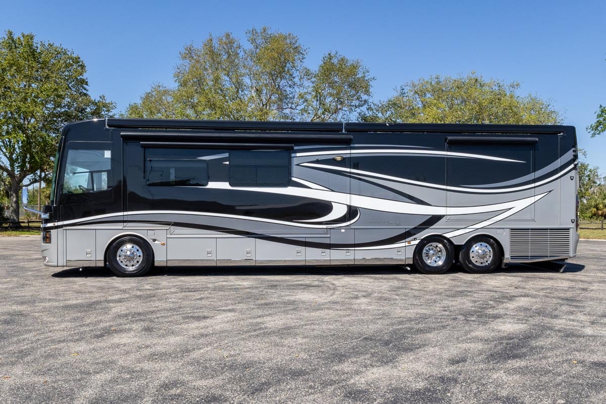 2019 NEWMAR MOUNTAIN AIRE 4550 gallery image-9