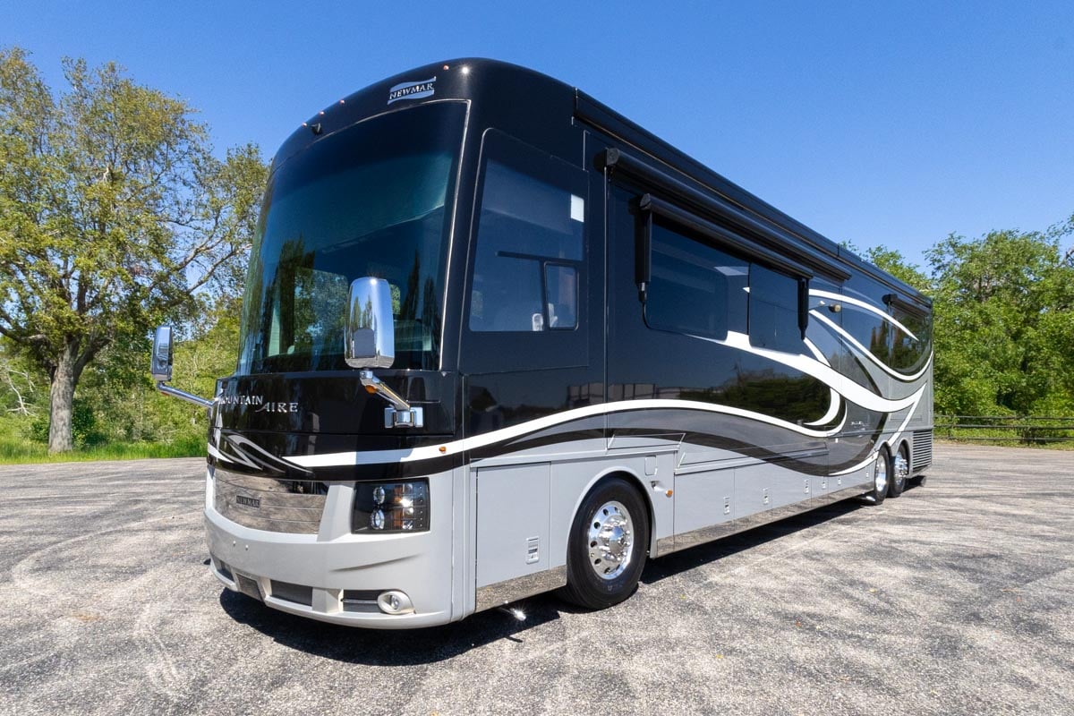 2019 NEWMAR MOUNTAIN AIRE 4550 gallery image-11