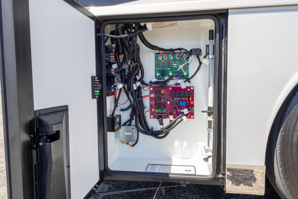 2019 NEWMAR MOUNTAIN AIRE 4550 gallery image-40