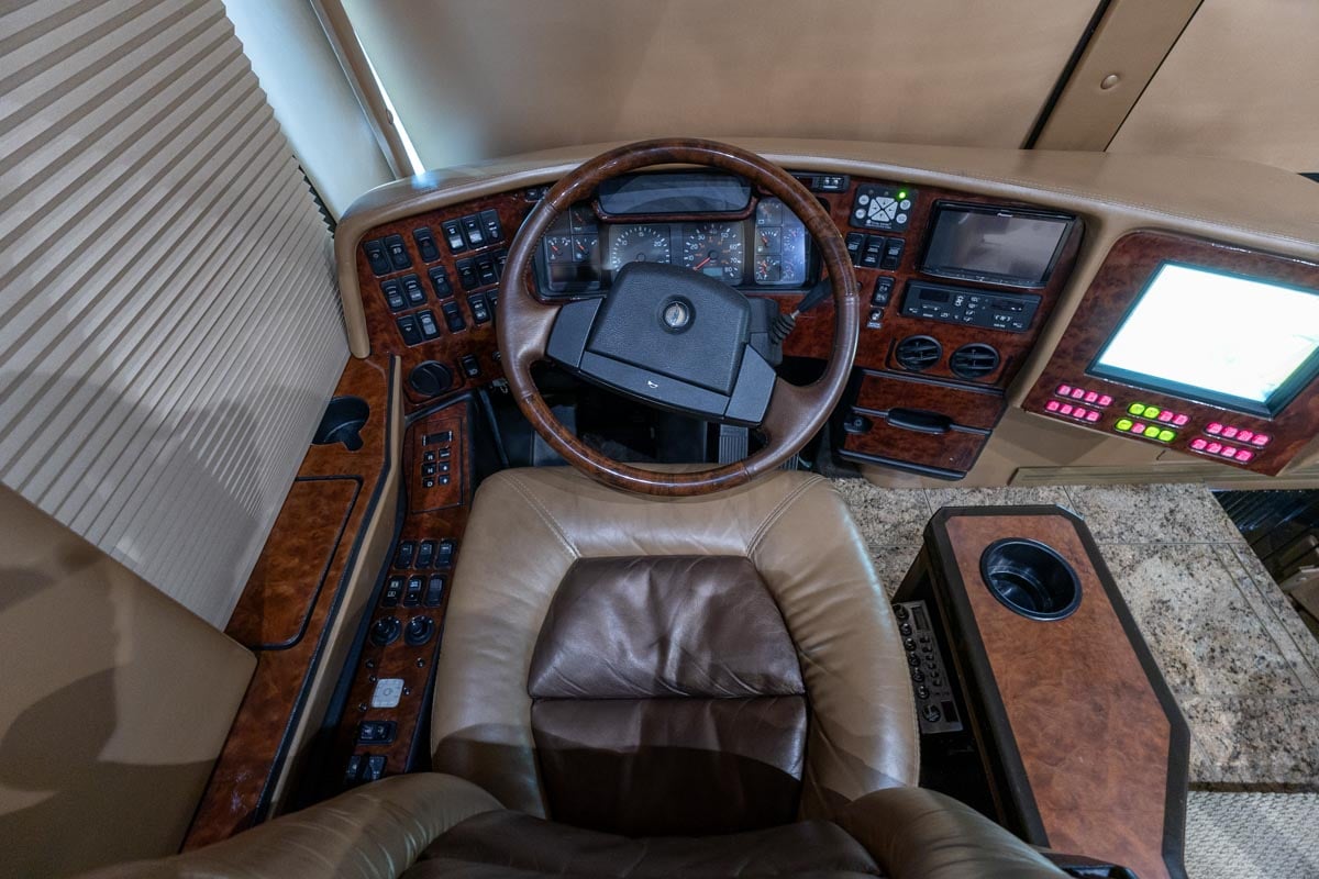 2008 PREVOST FEATHERLITE H3-45 gallery image-13