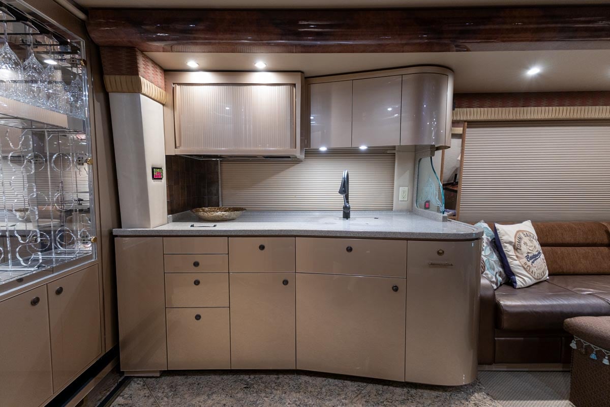 2008 PREVOST FEATHERLITE H3-45 gallery image-17