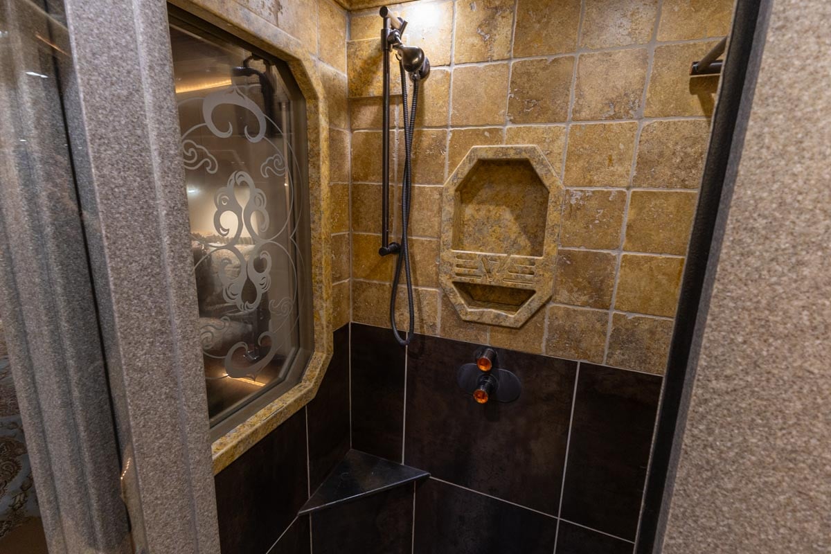 2008 PREVOST FEATHERLITE H3-45 gallery image-25