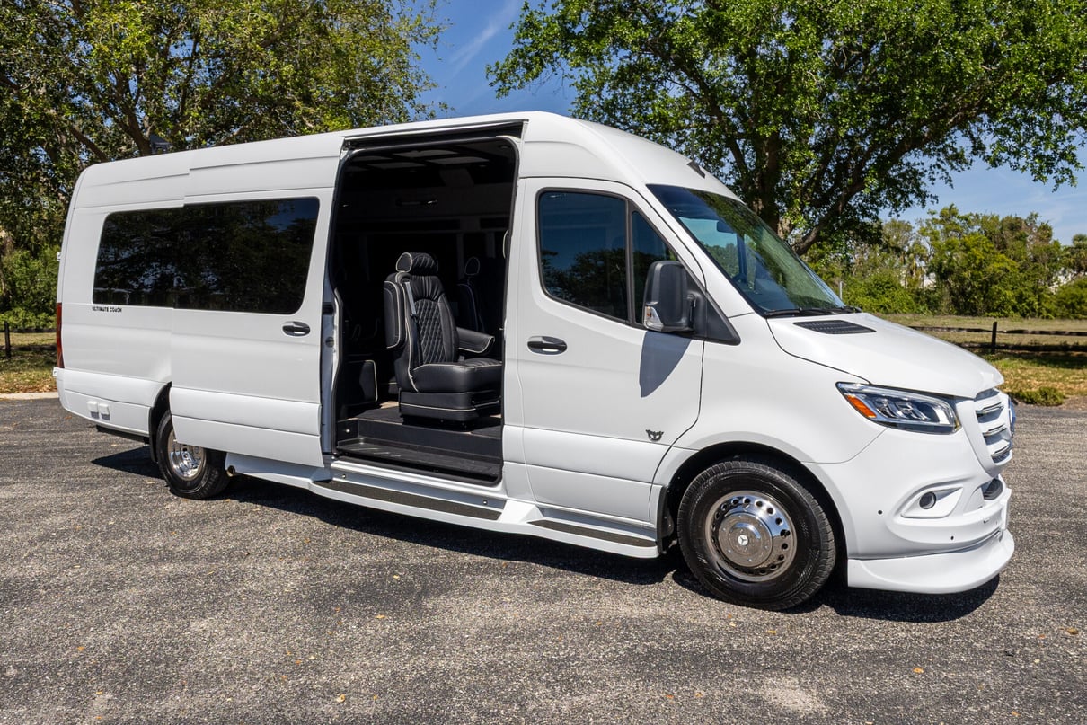 2024 Ultimate Toys Ultimate Coach 10-Passenger gallery image-3