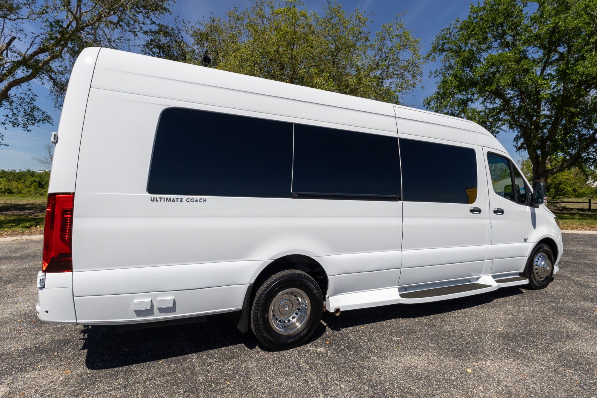 2024 Ultimate Toys Ultimate Coach 10-Passenger