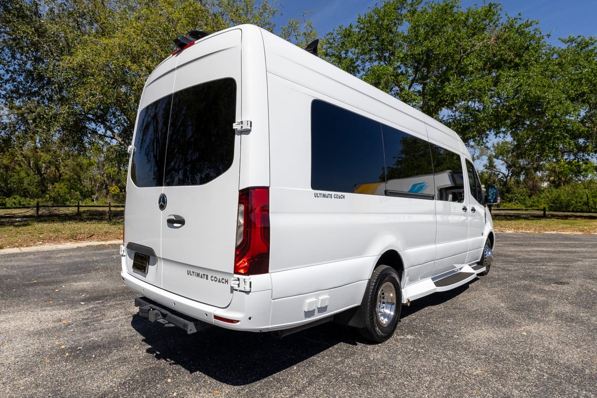 2024 Ultimate Toys Ultimate Coach 10-Passenger gallery image-6