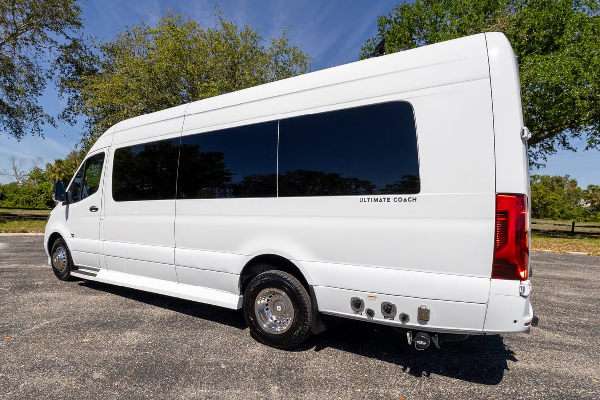 2024 Ultimate Toys Ultimate Coach 10-Passenger gallery image-9