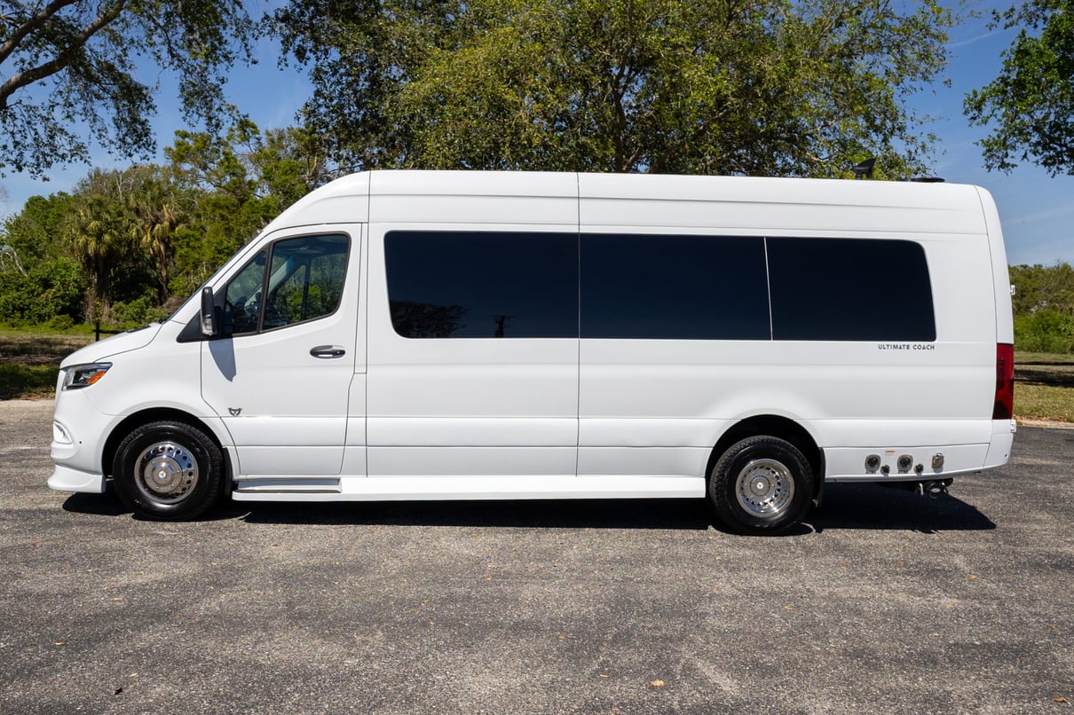 2024 Ultimate Toys Ultimate Coach 10-Passenger gallery image-10