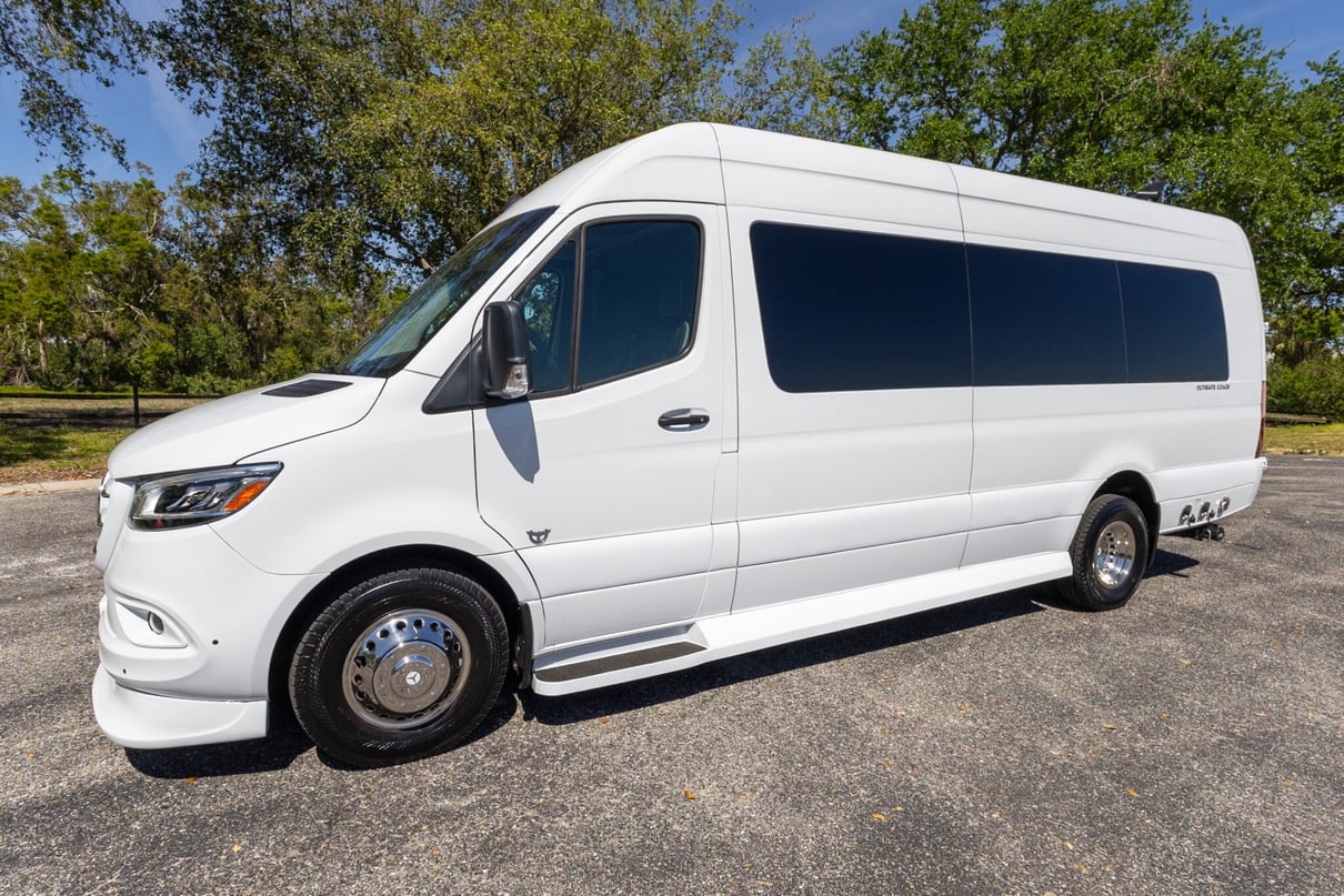 2024 Ultimate Toys Ultimate Coach 10-Passenger gallery image-11