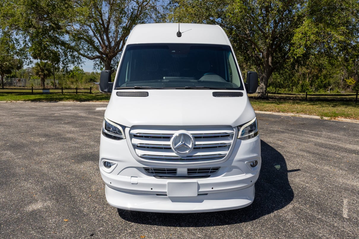 2024 Ultimate Toys Ultimate Coach 10-Passenger gallery image-13