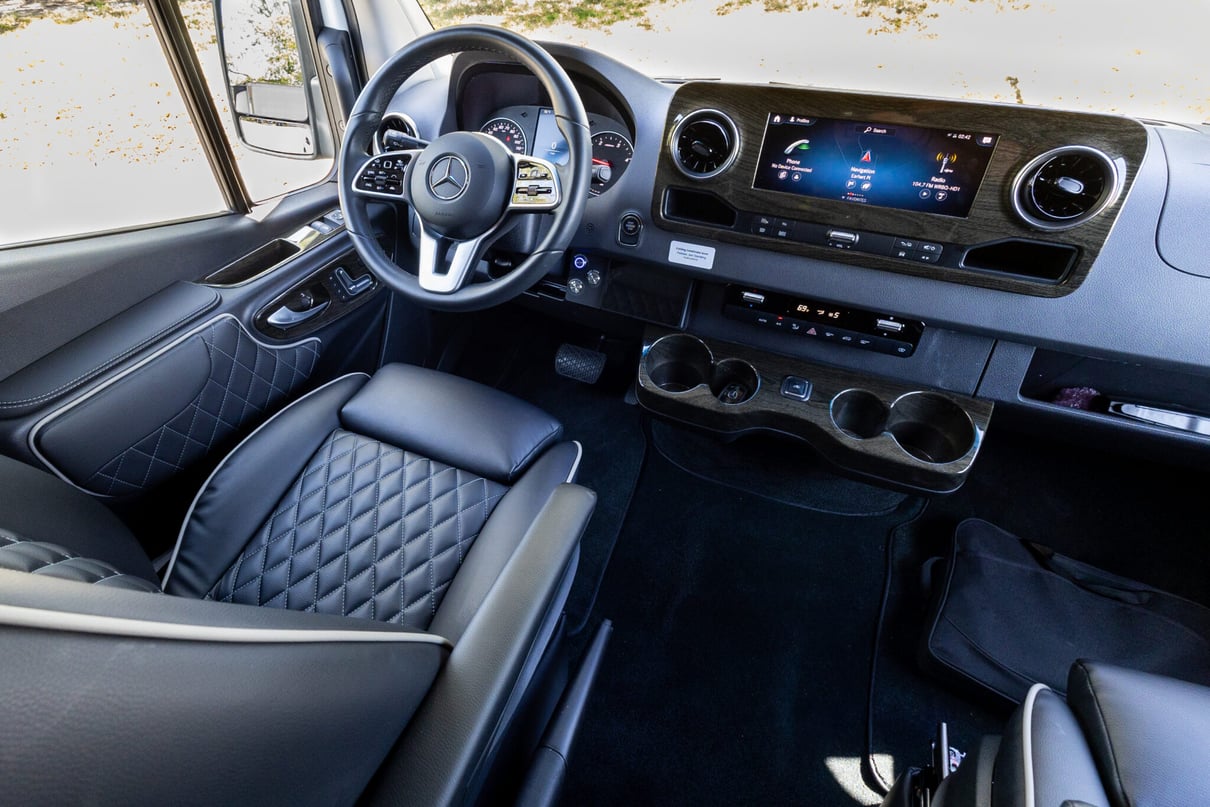 2024 Ultimate Toys Ultimate Coach 10-Passenger gallery image-14