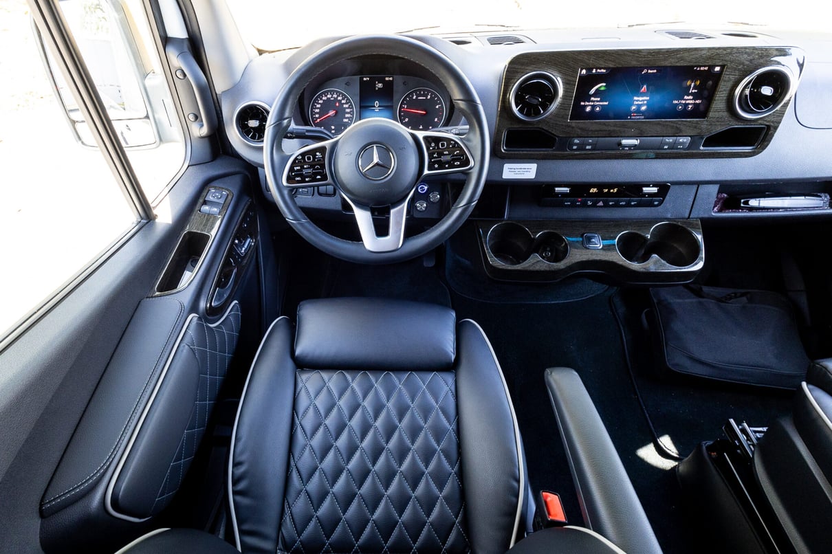 2024 Ultimate Toys Ultimate Coach 10-Passenger gallery image-15