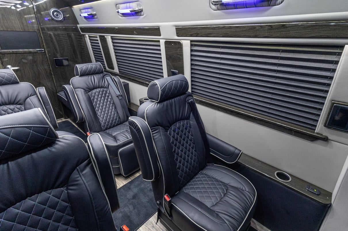 2024 Ultimate Toys Ultimate Coach 10-Passenger gallery image-19