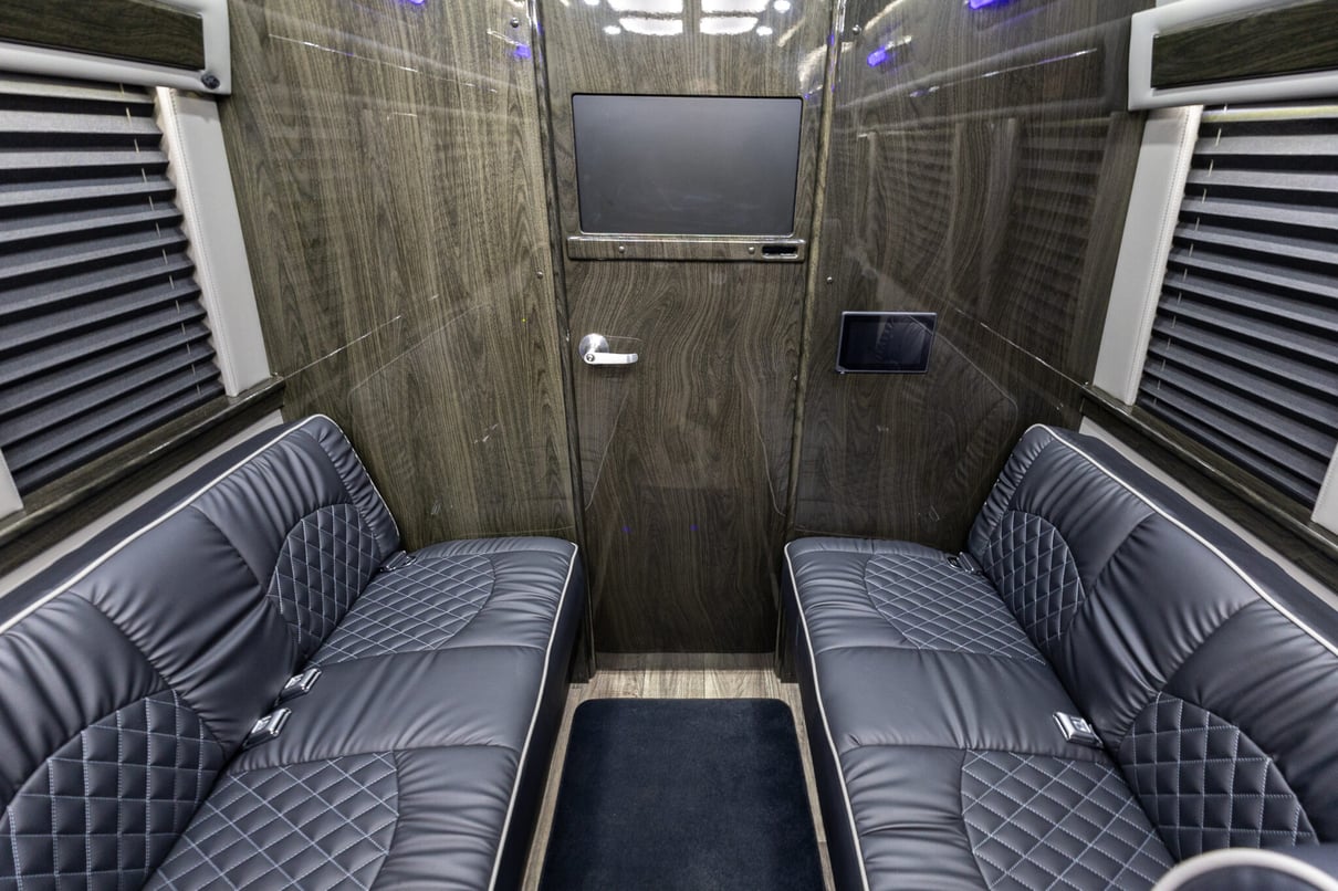 2024 Ultimate Toys Ultimate Coach 10-Passenger gallery image-21