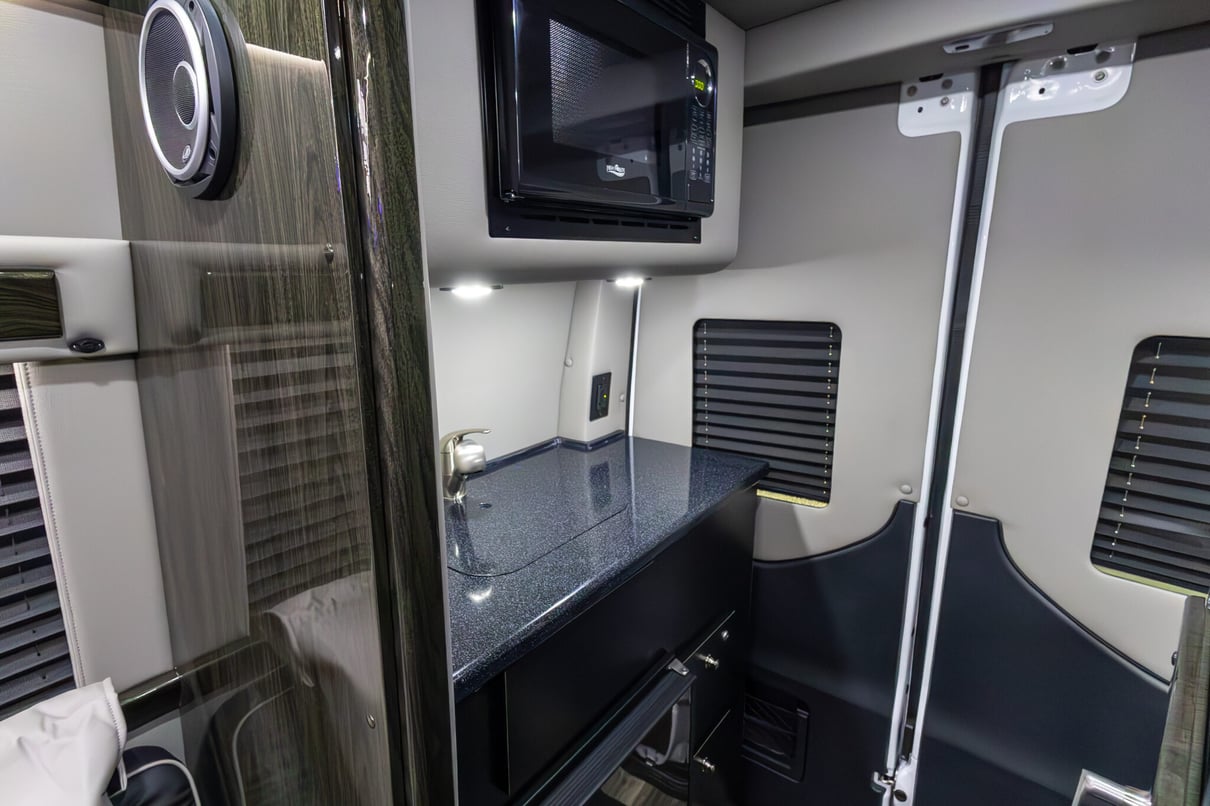 2024 Ultimate Toys Ultimate Coach 10-Passenger gallery image-23