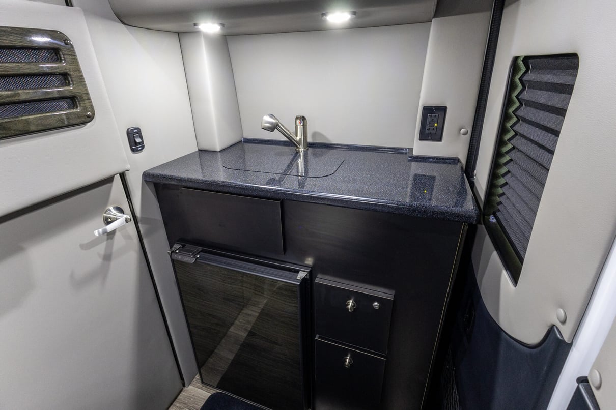 2024 Ultimate Toys Ultimate Coach 10-Passenger gallery image-24