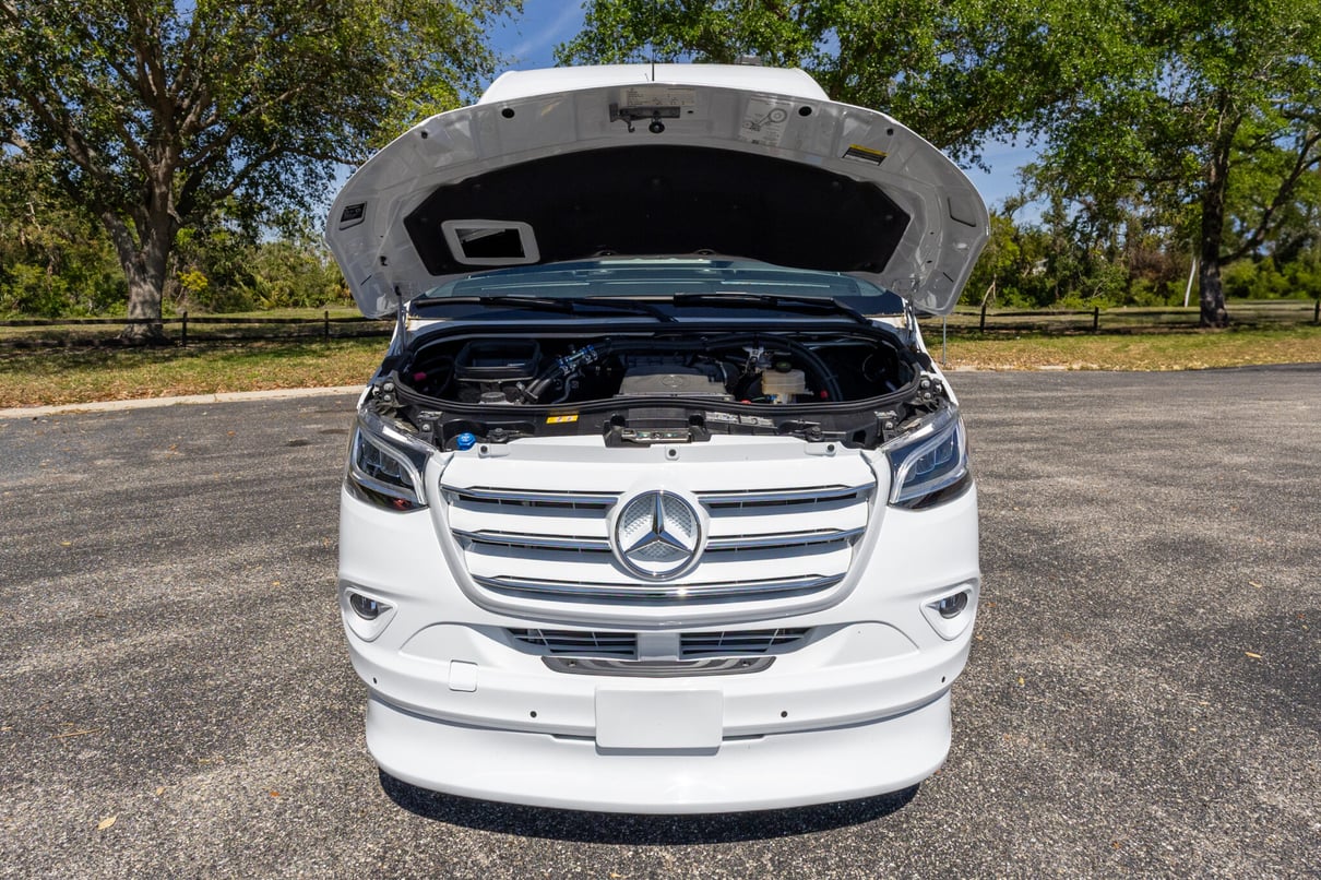 2024 Ultimate Toys Ultimate Coach 10-Passenger gallery image-27