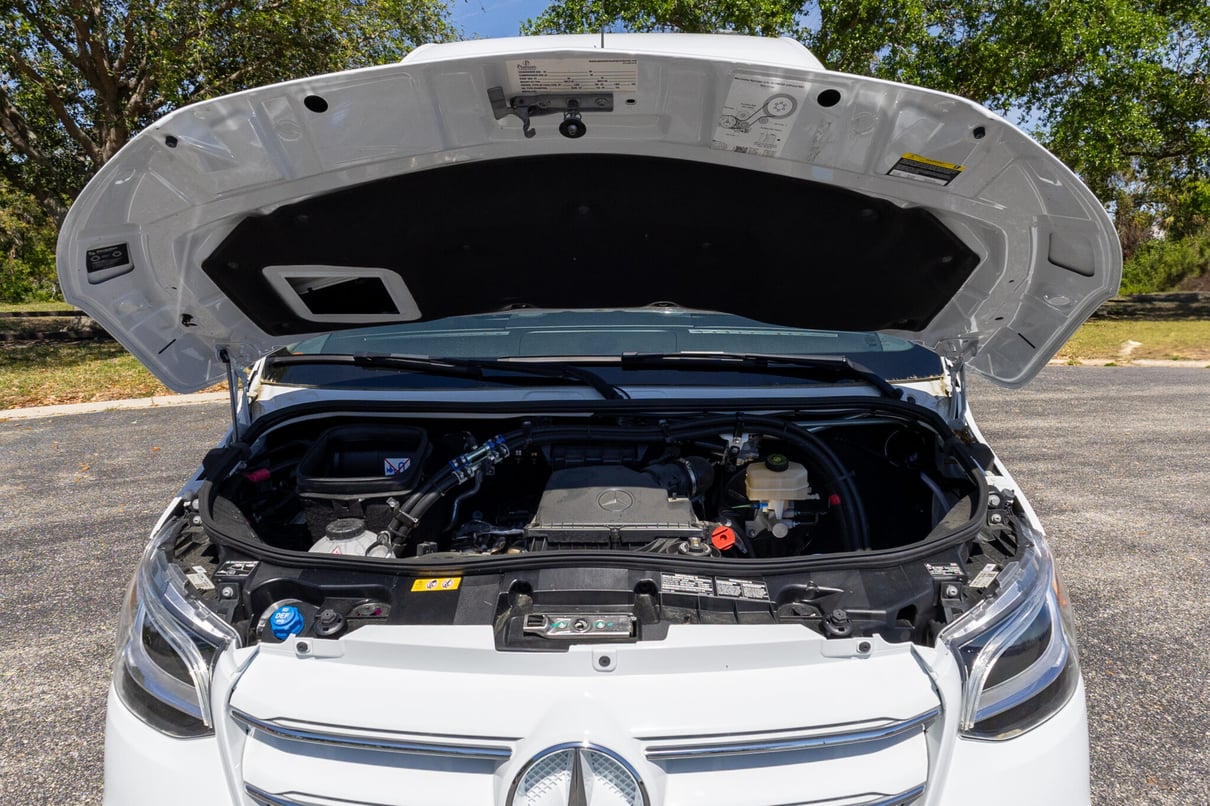 2024 Ultimate Toys Ultimate Coach 10-Passenger gallery image-28