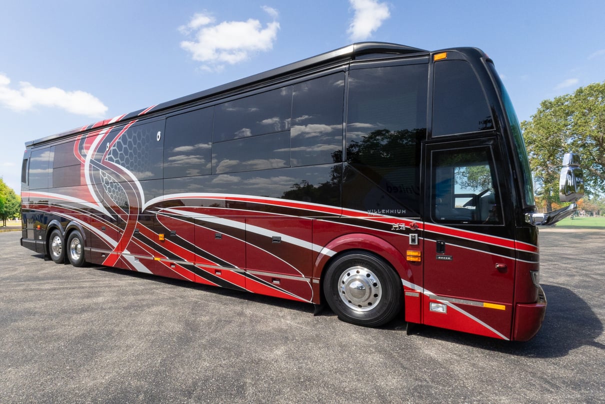 2018 Prevost Millennium H3-45 gallery image-2