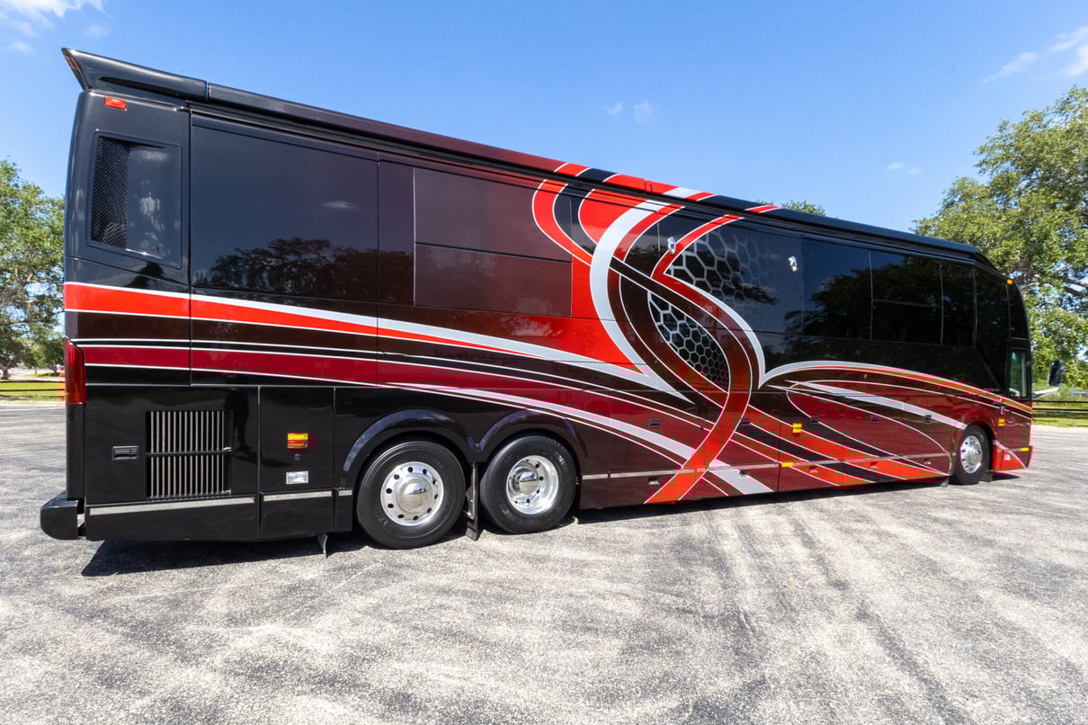 2018 Prevost Millennium H3-45 gallery image-4