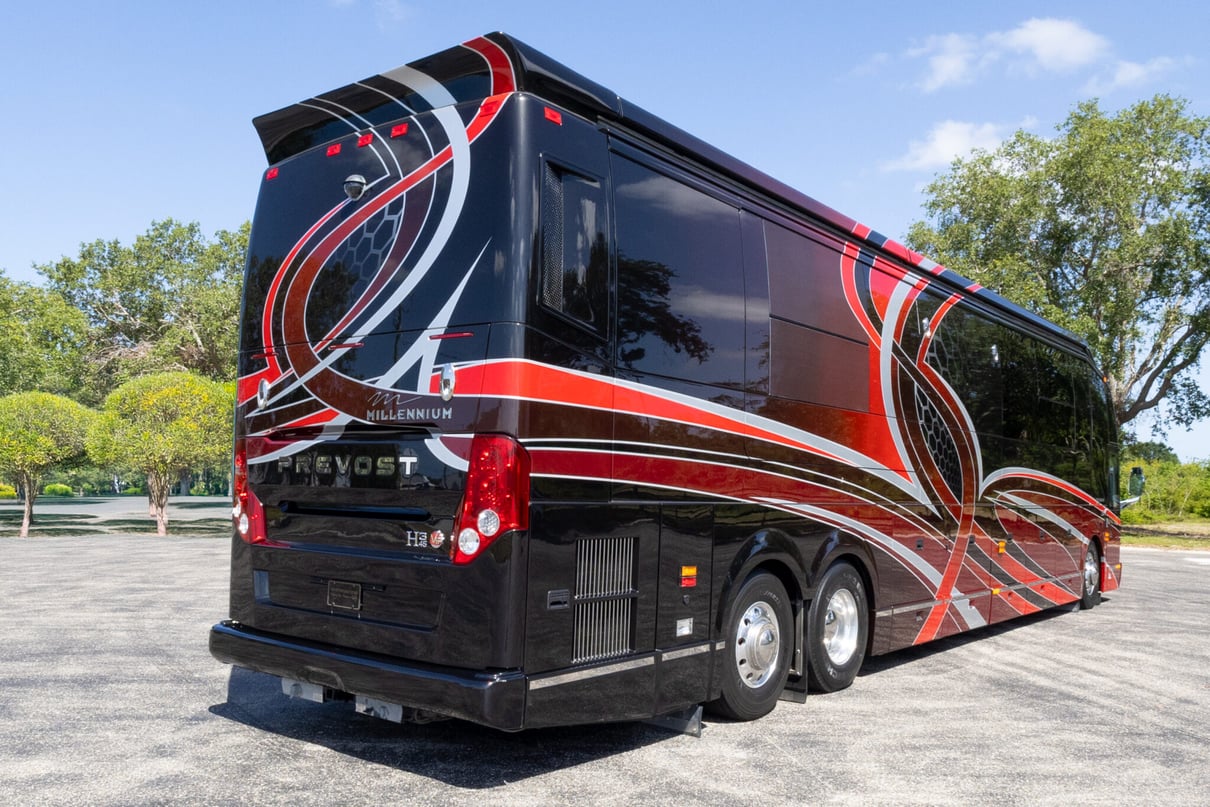 2018 Prevost Millennium H3-45 gallery image-5