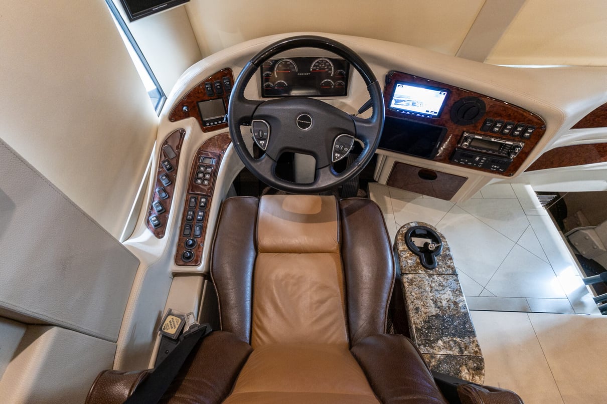 2018 Prevost Millennium H3-45 gallery image-13