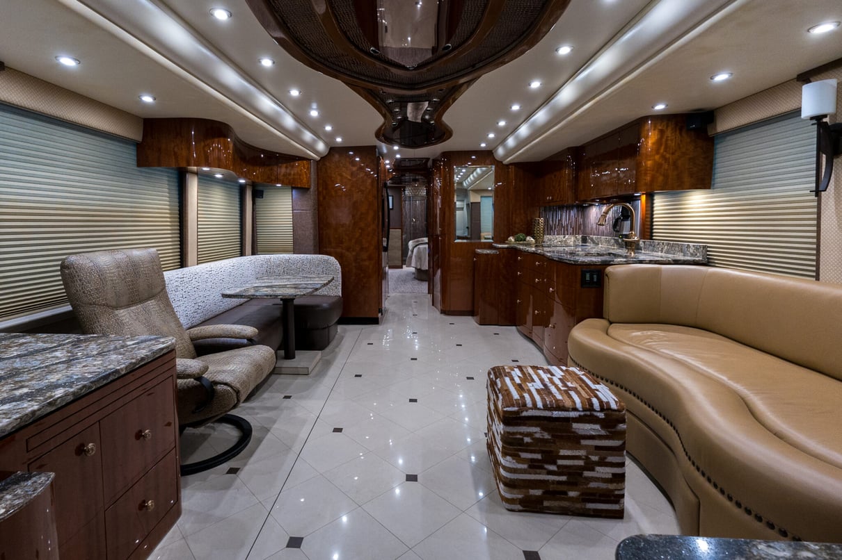 2018 Prevost Millennium H3-45 gallery image-14