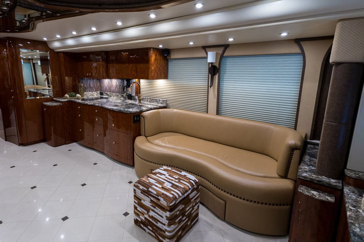 2018 Prevost Millennium H3-45 gallery image-15