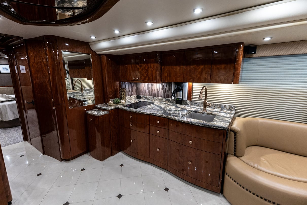2018 Prevost Millennium H3-45 gallery image-16