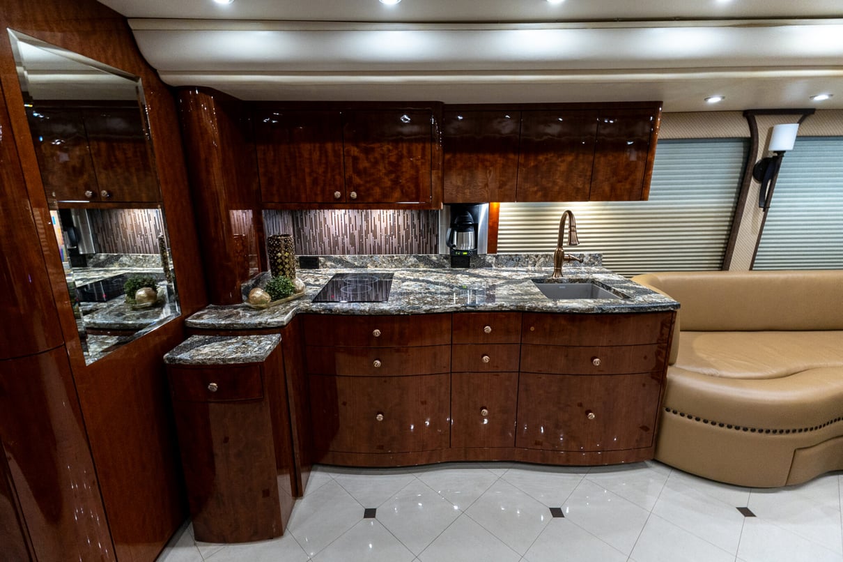 2018 Prevost Millennium H3-45 gallery image-17