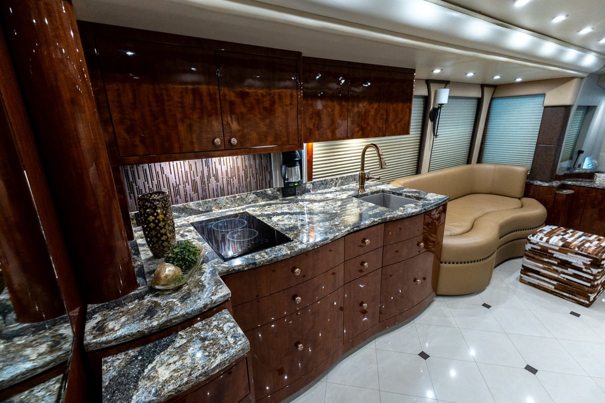 2018 Prevost Millennium H3-45 gallery image-18