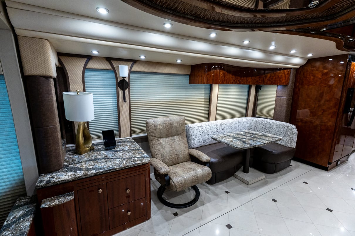 2018 Prevost Millennium H3-45 gallery image-19