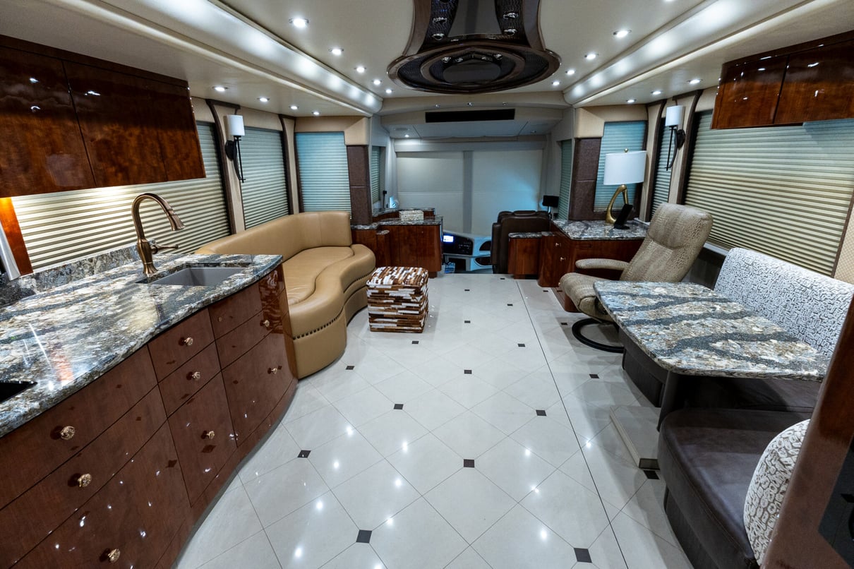 2018 Prevost Millennium H3-45 gallery image-21