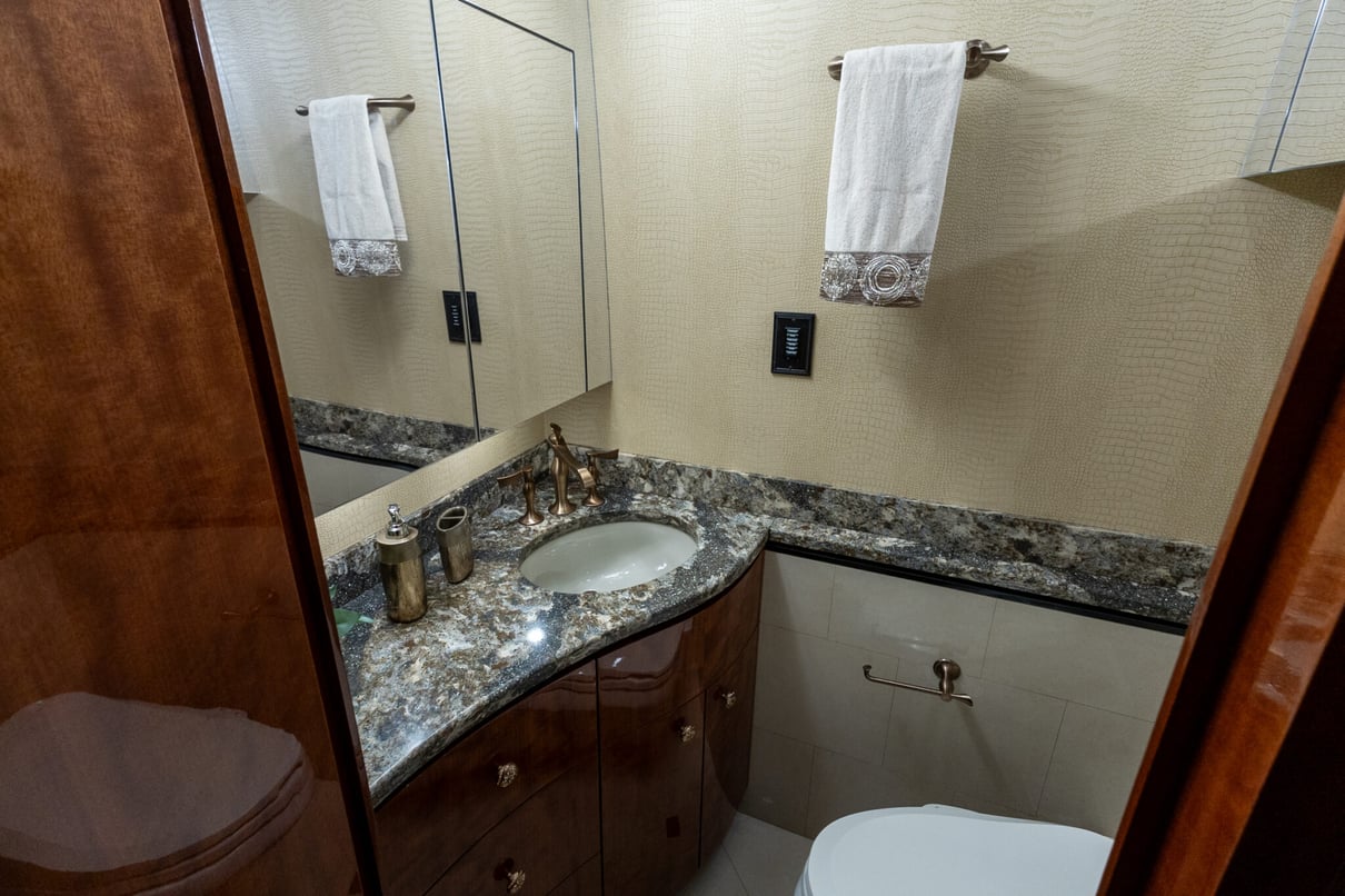 2018 Prevost Millennium H3-45 gallery image-22