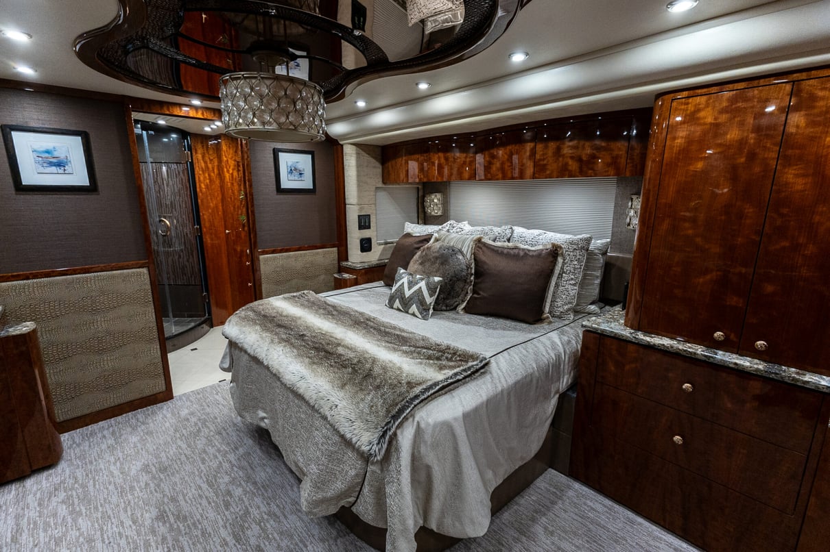 2018 Prevost Millennium H3-45 gallery image-24