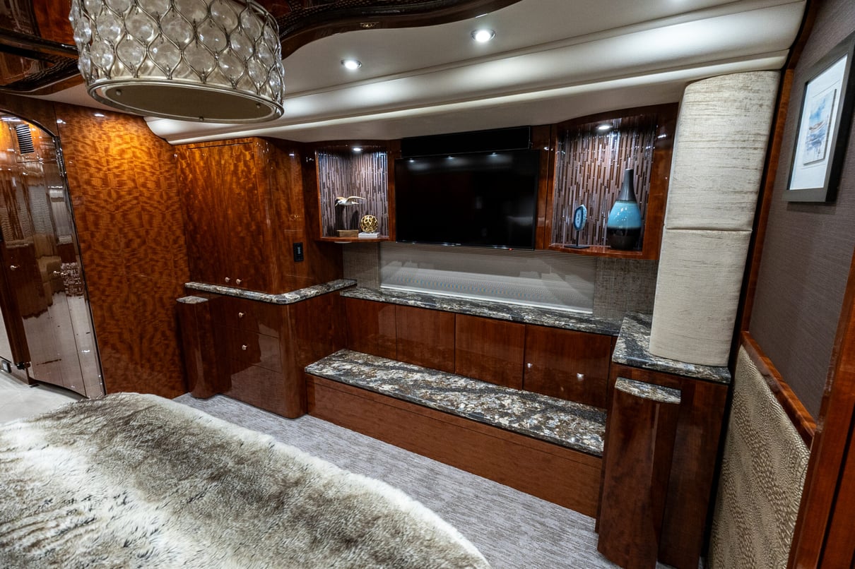 2018 Prevost Millennium H3-45 gallery image-27