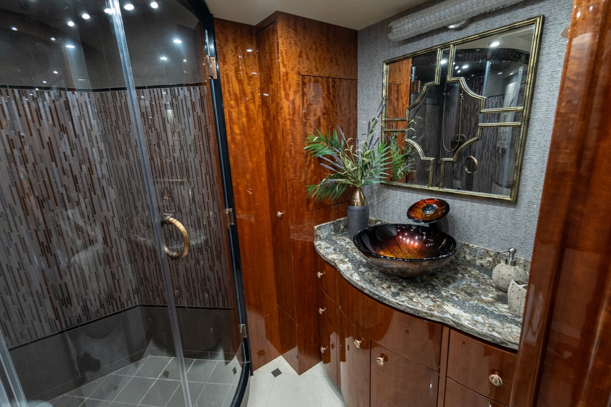 2018 Prevost Millennium H3-45 gallery image-28